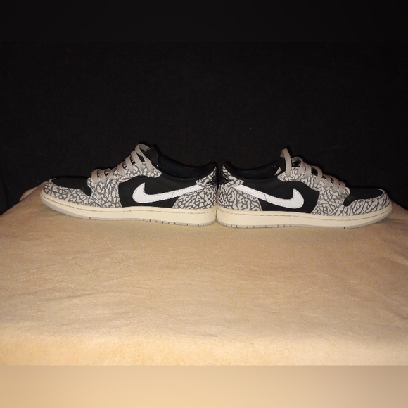 SALE !!!!Air Jordan 1 low OG Black Cement Mens 6.5 or women's size 8 - Picture 3 of 11